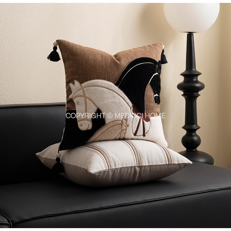 Capa de Almofada Bordada Artes - Pillow Cover 20X20 avaliação e preço